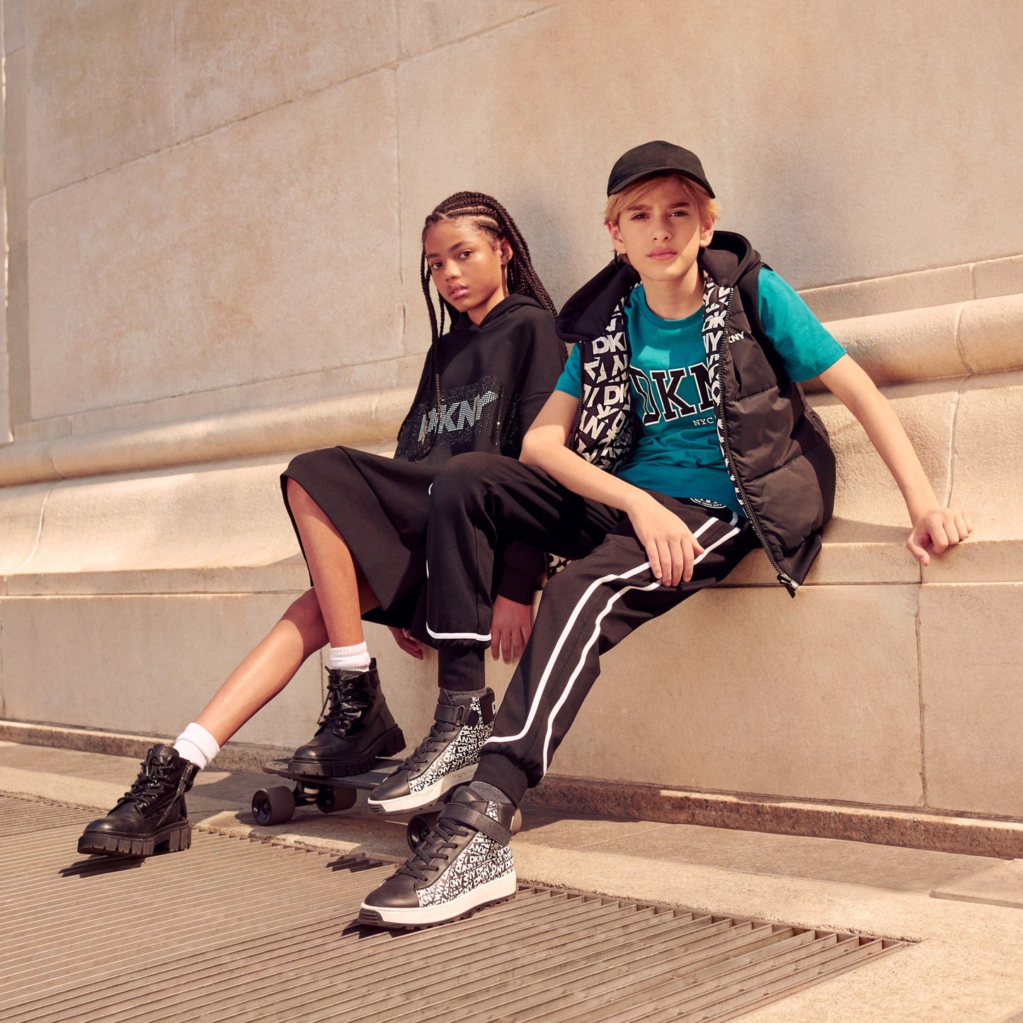 TRAINERS WITH LOGO