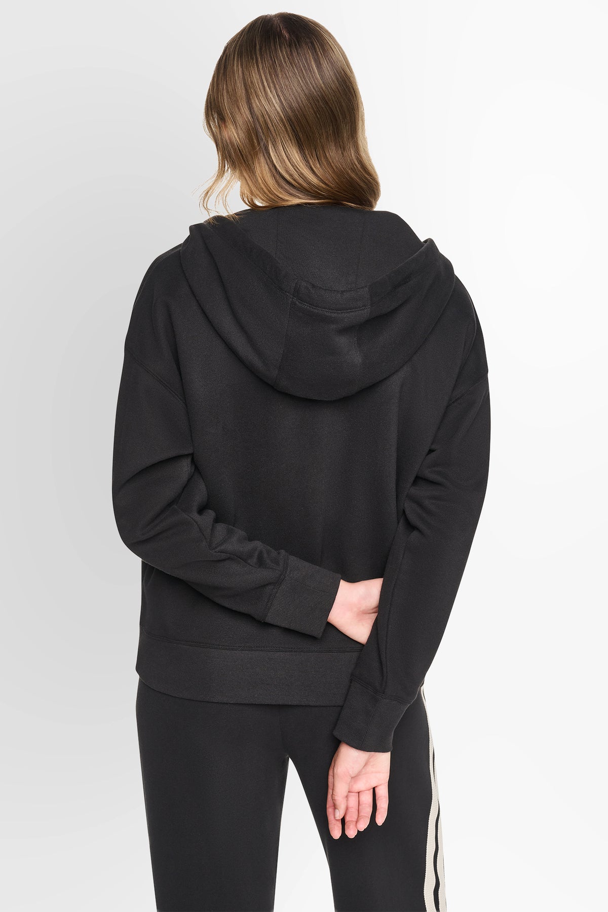 شريط DKNY المميز