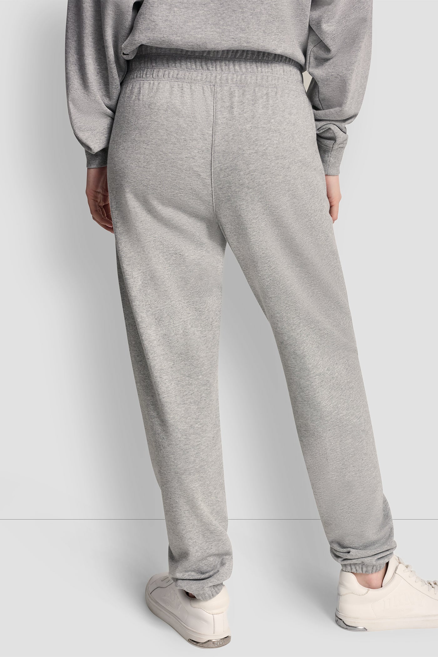 بنطال بشعار DKNY كوليجييت ميداليون