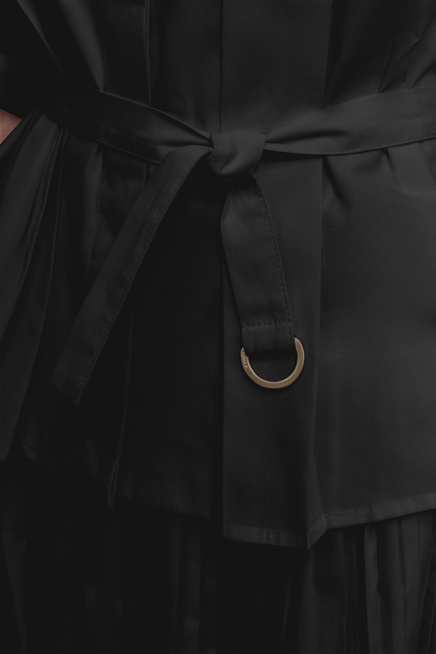 SMALL SLEEVE V NECK PLEATED TOP