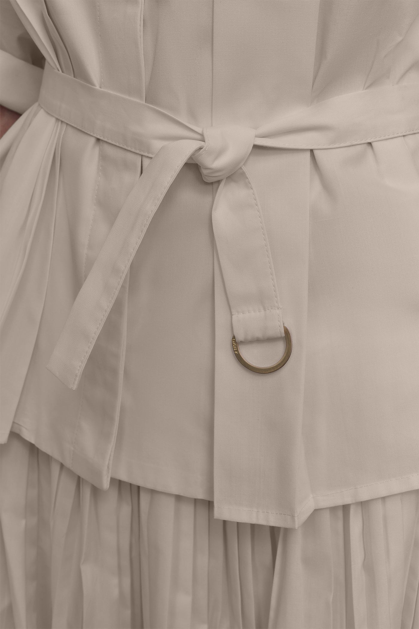 SMALL SLEEVE V NECK PLEATED TOP