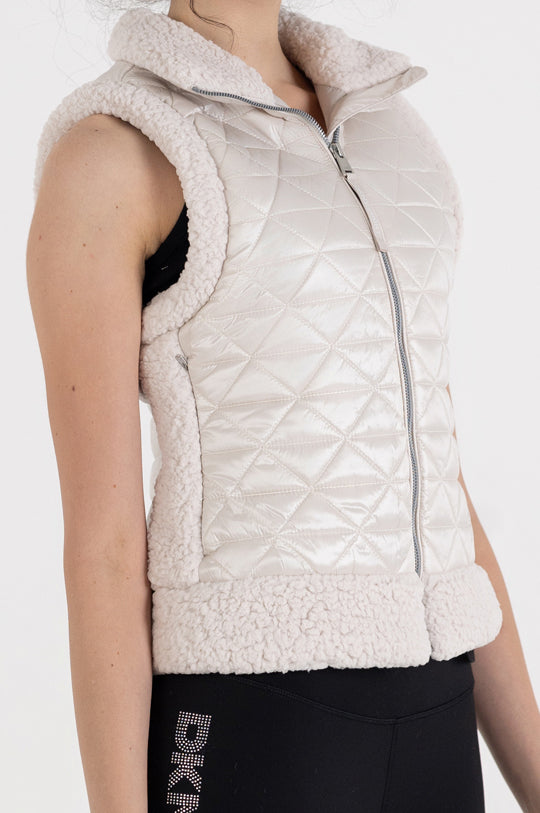 SLEEVELESS CROPPED QUILTED MOCK NECK PUFFER VEST WITH SHERPA