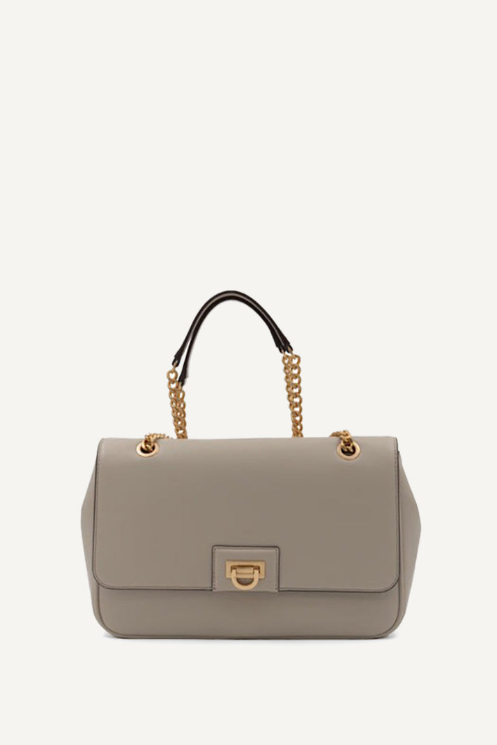 حقيبة كتف فينلي متوسطة الحجم ذات غطاء1