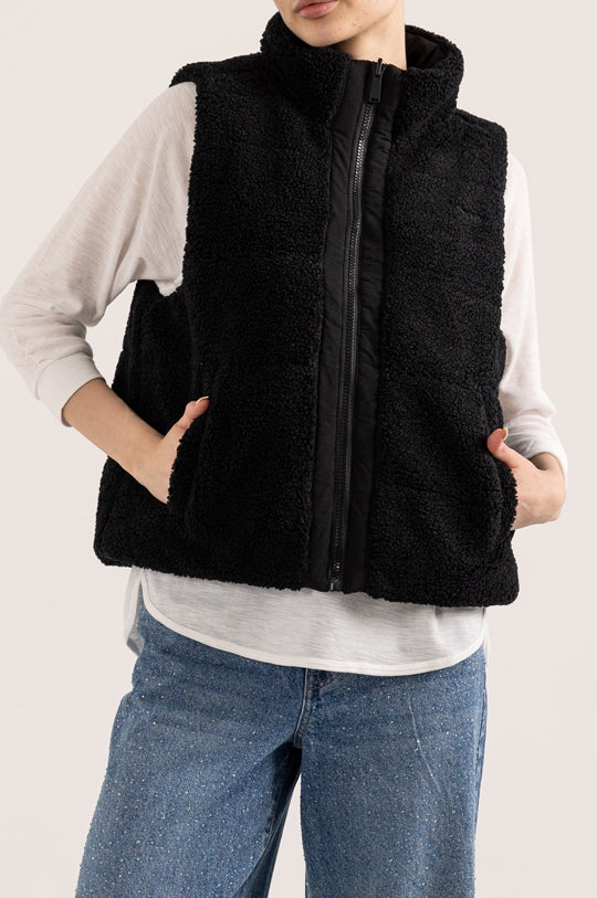 REVERSIBLE SHERPA VEST WITH POCKETS