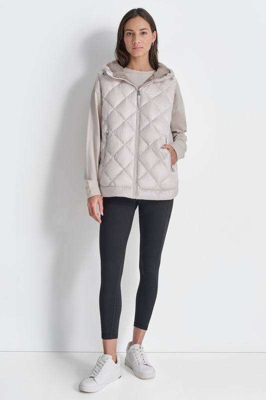 SLEEVELESS QUILTED CURVED HEM PUFFER VEST WITH HOOD