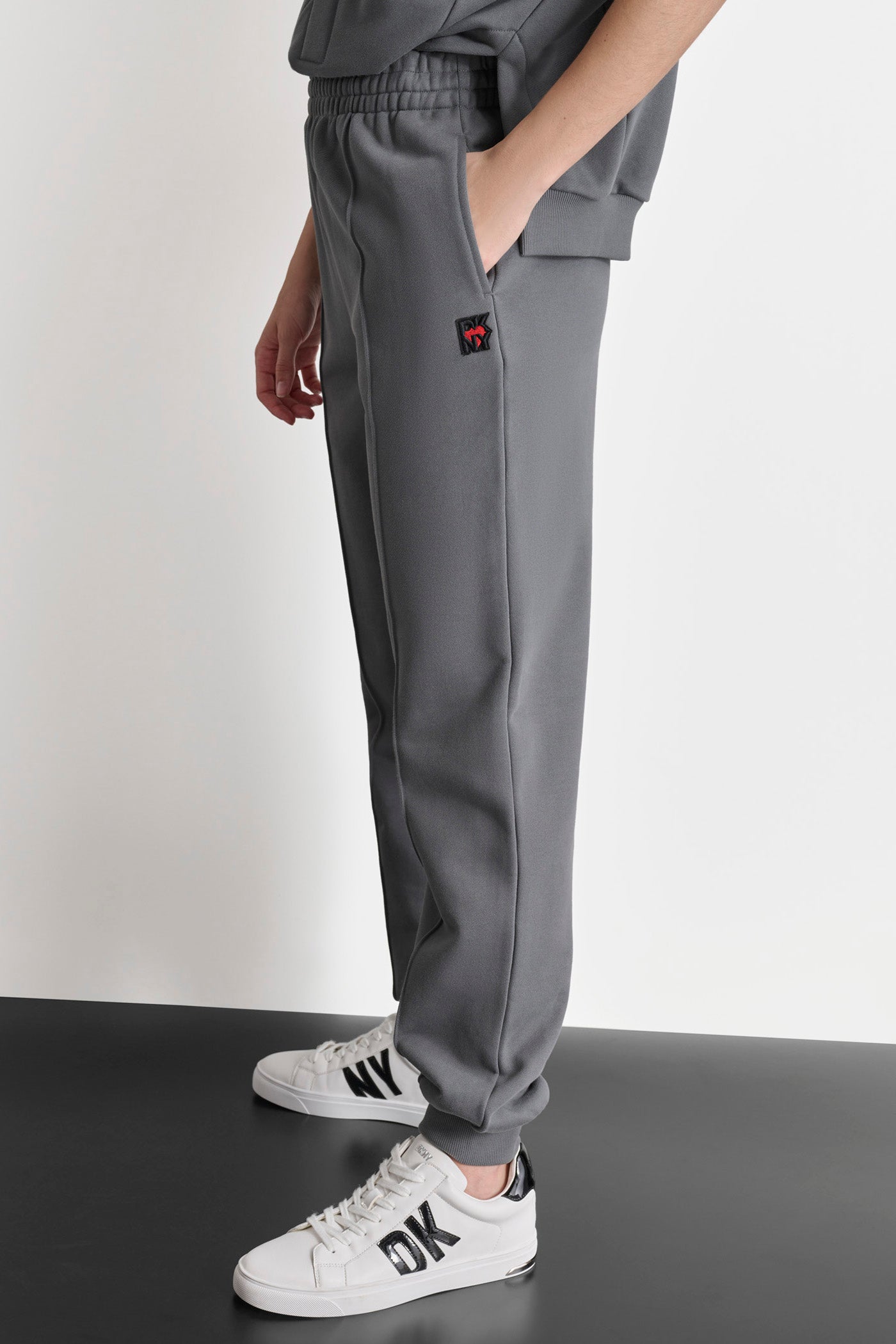 JOGGER WITH LOGO