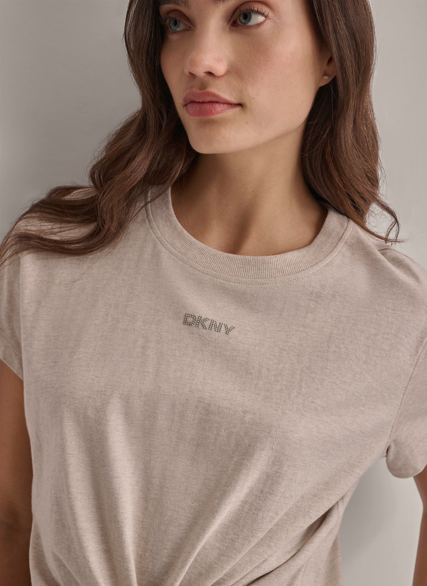 SMALL SLEEVE CREW NECK KNOT FRONT TEE