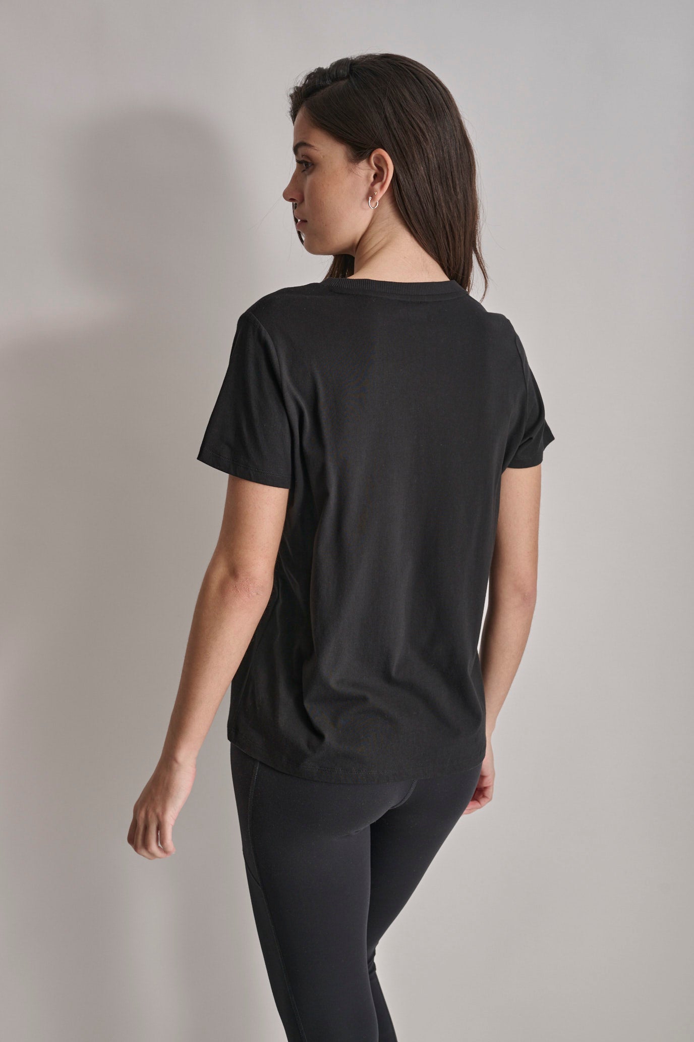 SMALL SLEEVE CREW NECK SATIN LOGO TEE