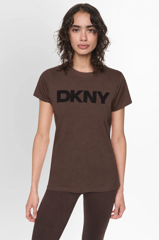قميص DKNY بشعار بملمس مخملي