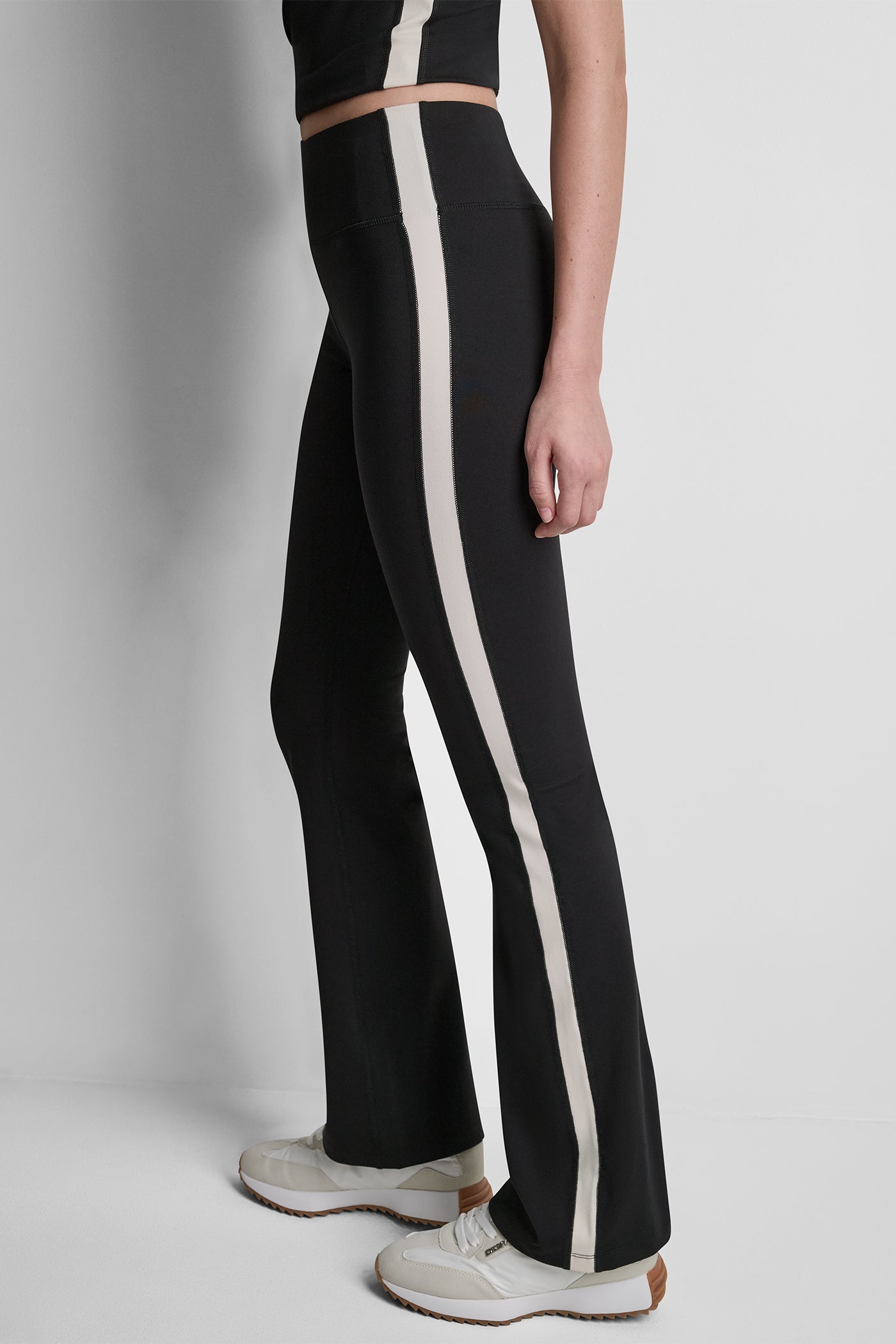 HIGH-RISE STRIPE FLARE LEGGING