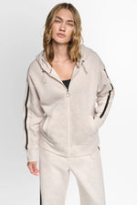 شريط DKNY المميز