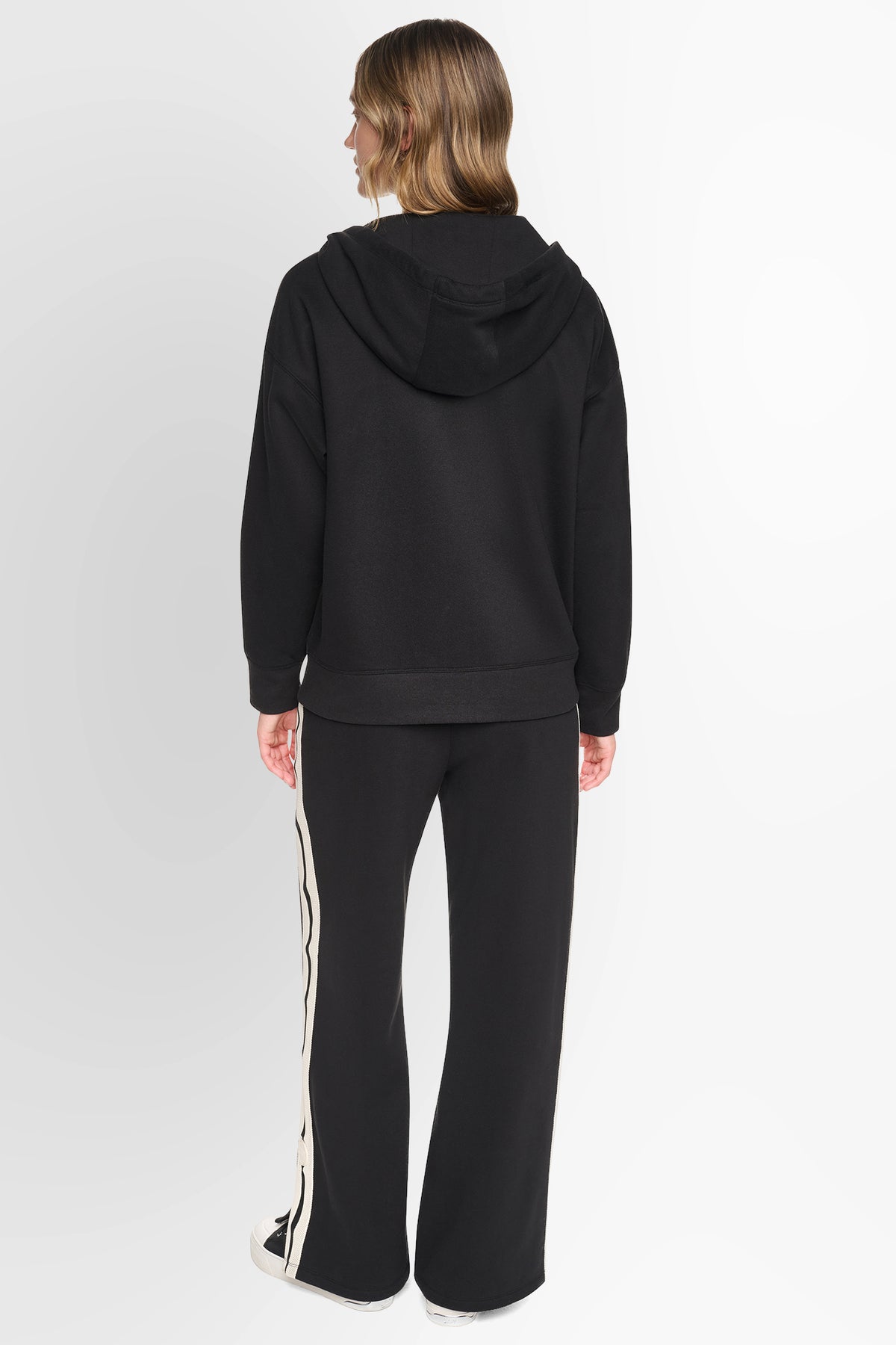شريط DKNY المميز