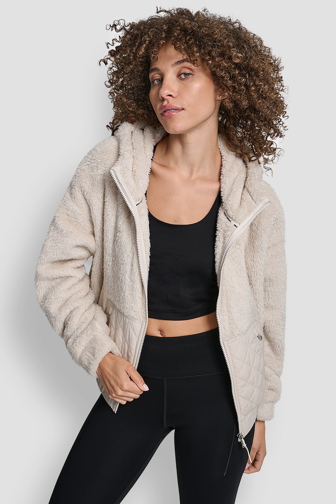 جاكيت شيربا بقبعة رأس