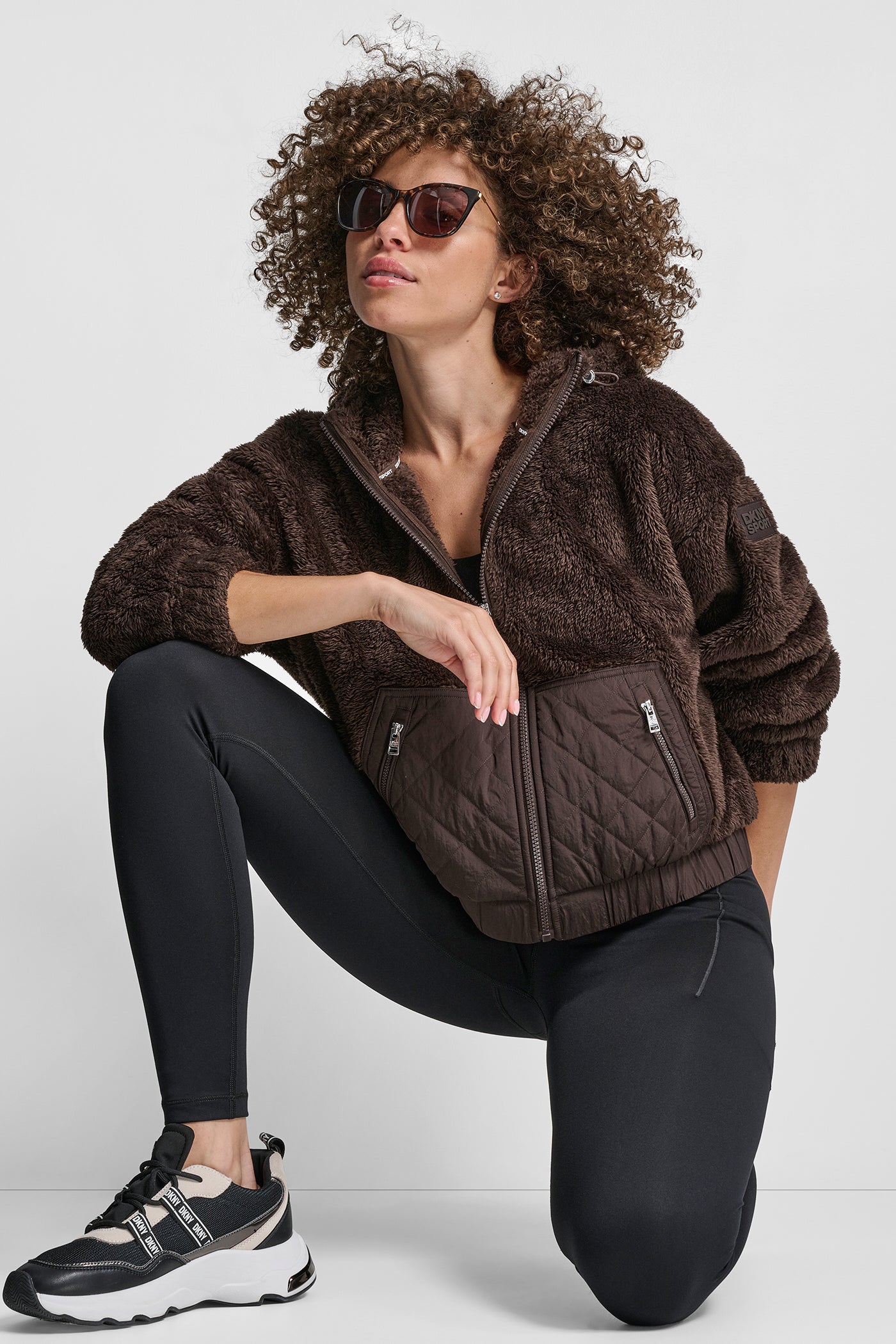 جاكيت شيربا بقبعة رأس