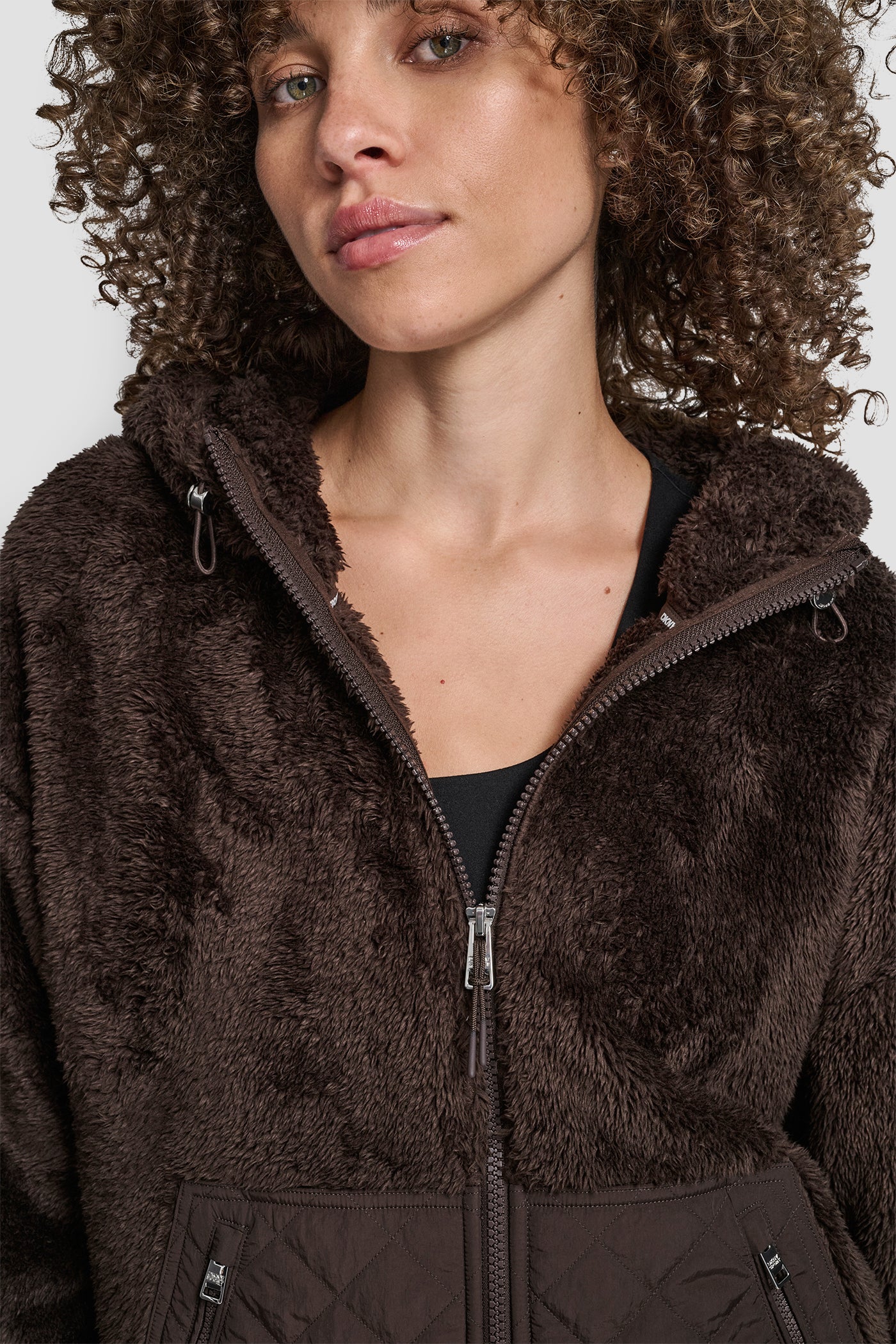 جاكيت شيربا بقبعة رأس