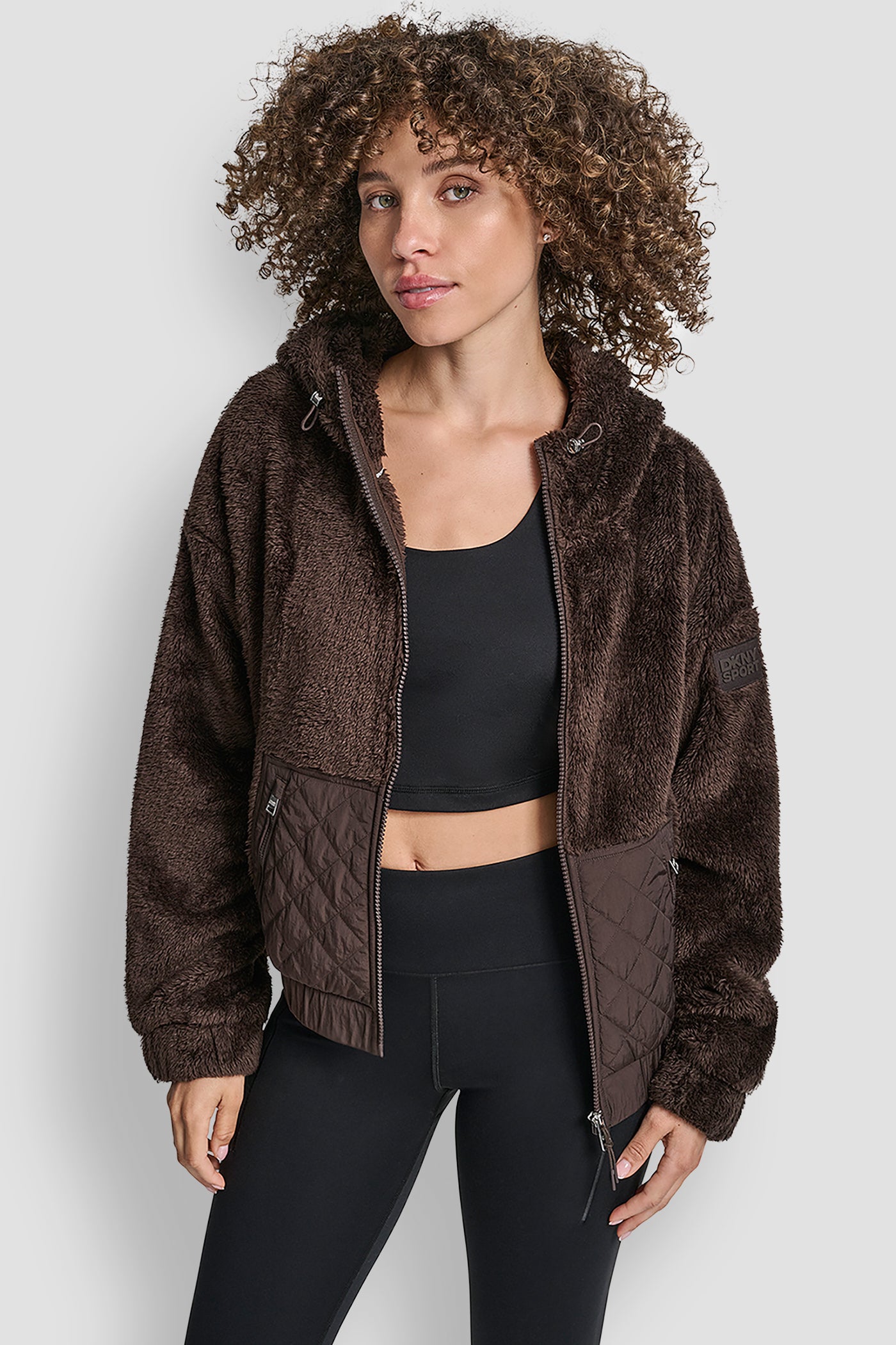 جاكيت شيربا بقبعة رأس