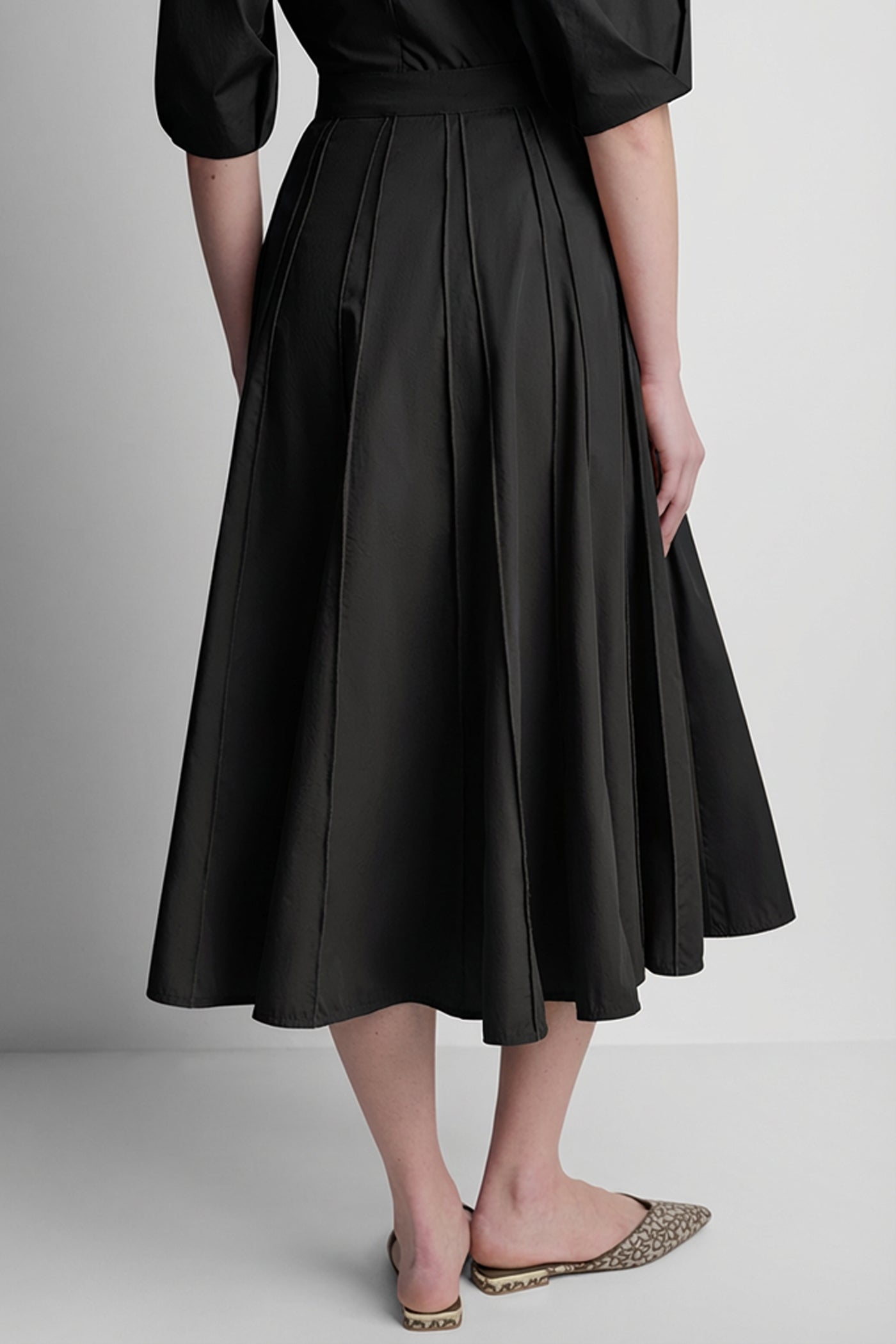 SEAMED PLEATED MIDI SKIRT