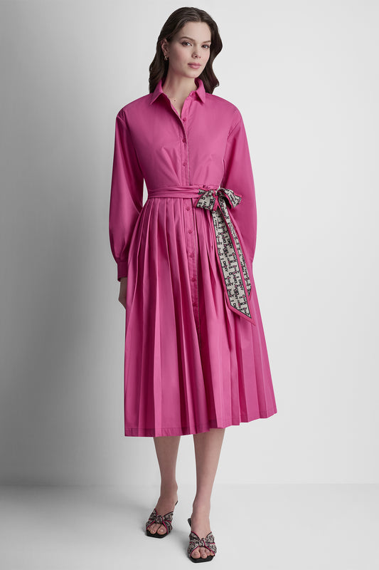 فستان بأكمام طويلة وتصميم ملتف