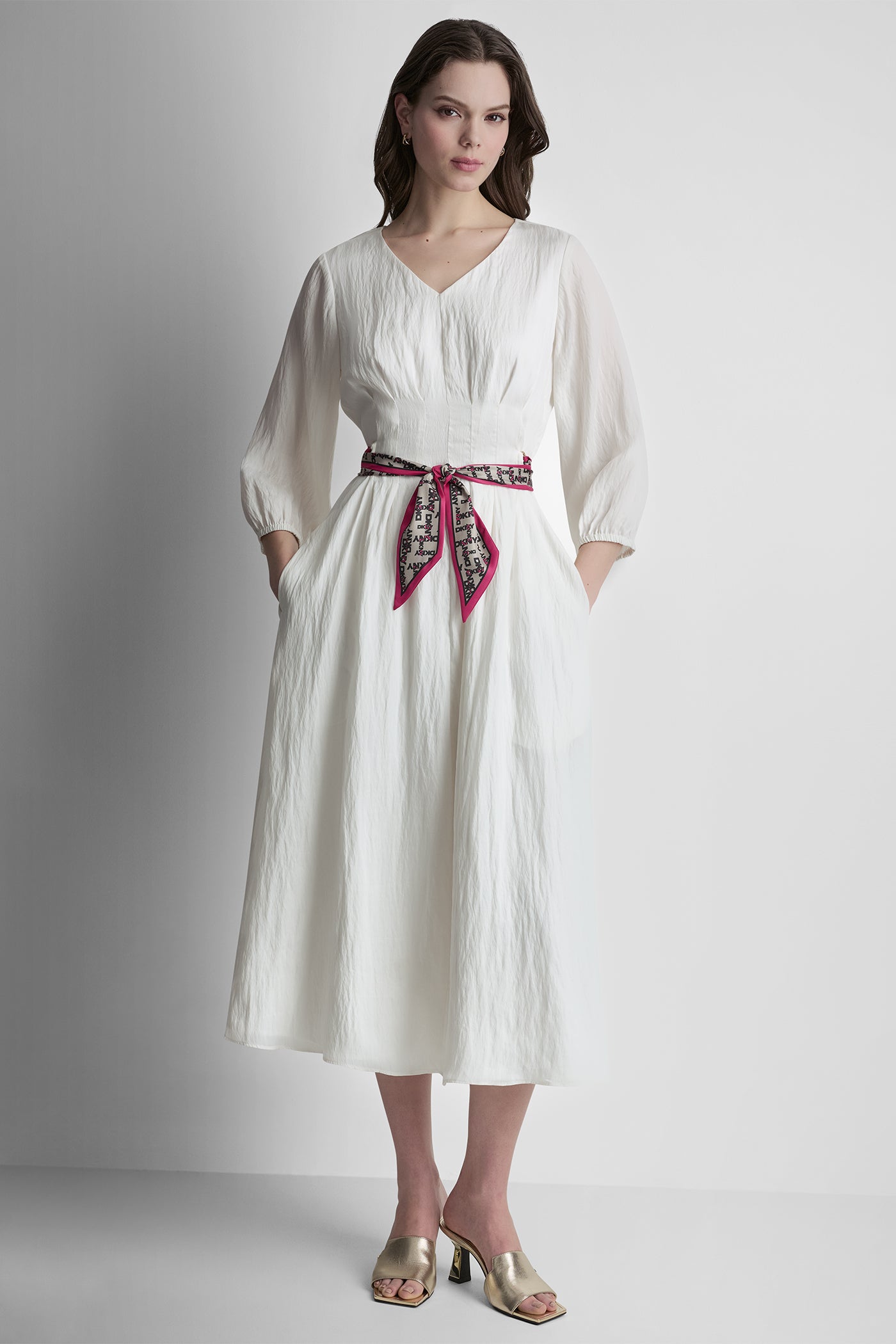 قميص بأكمام طويلة وكسرات أمامية