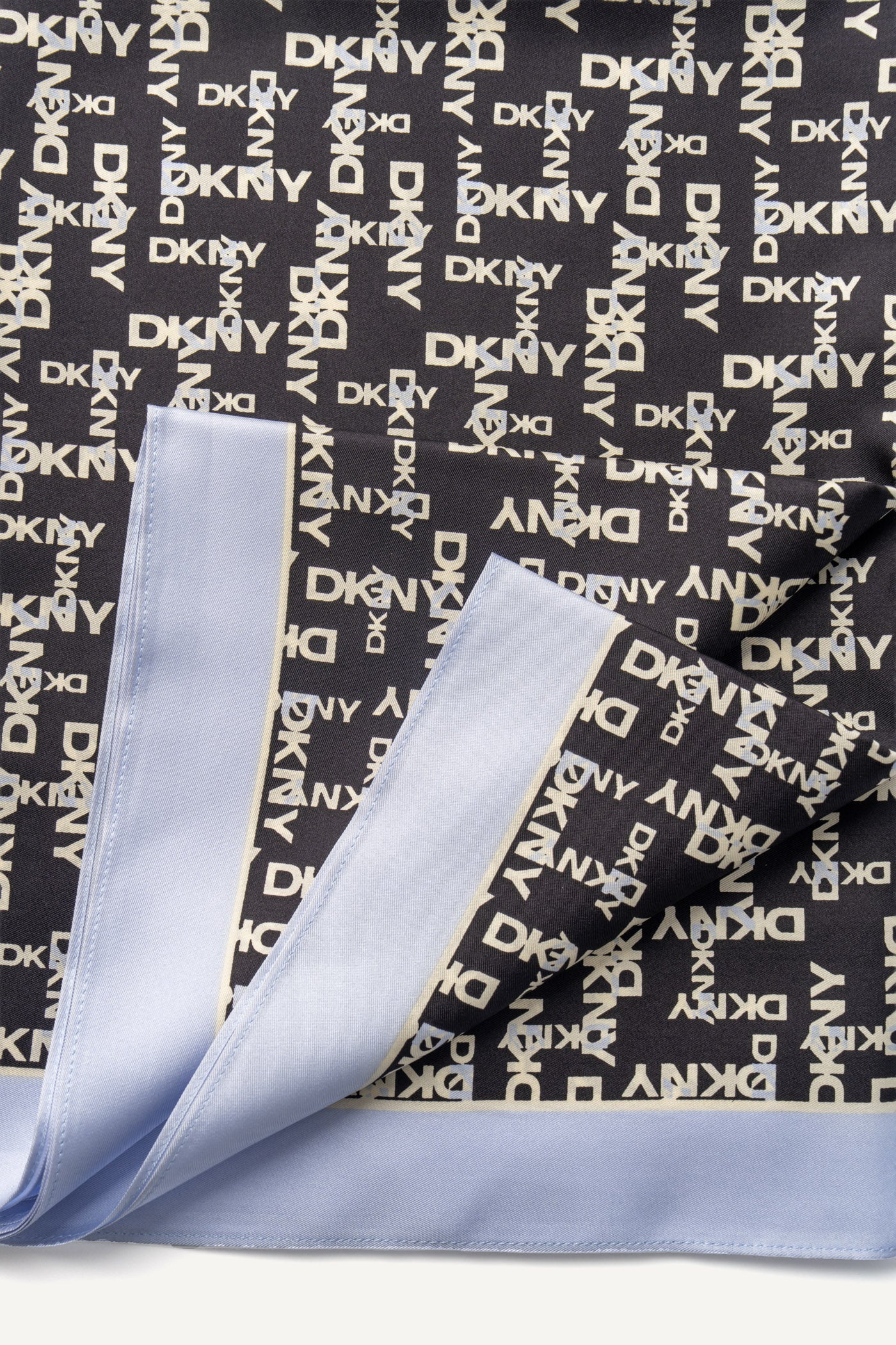 وشاح مربع بشعار