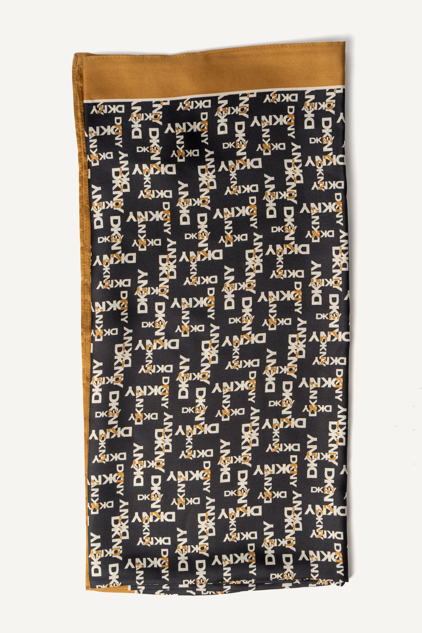 وشاح مربع بشعار