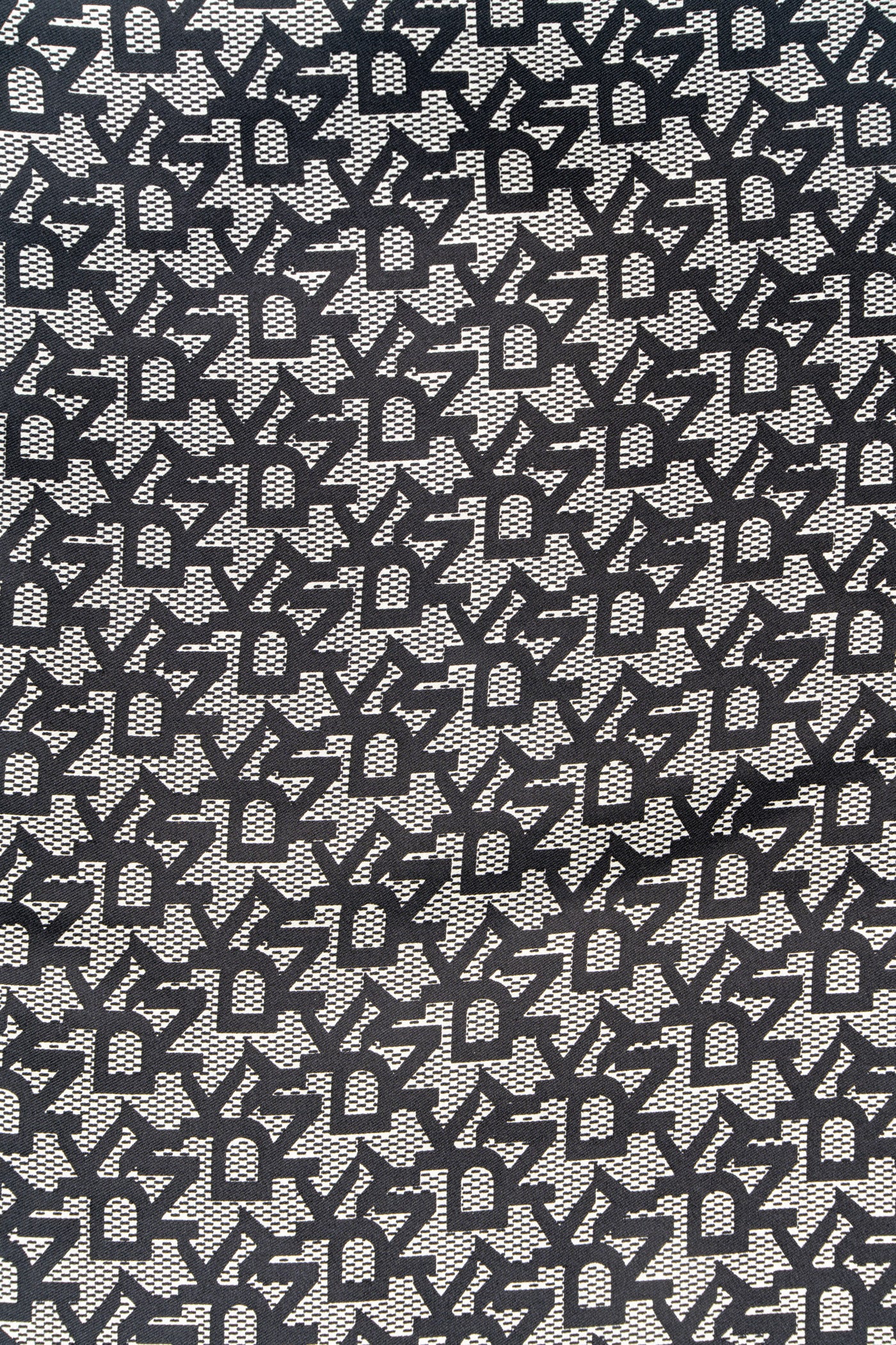 OBLONG BLOCK LOGO SCARF