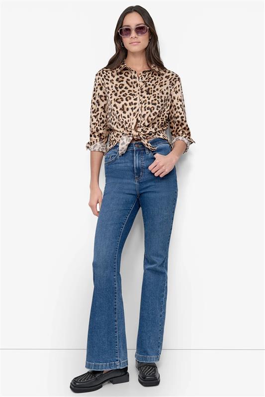 قميص كلاسيكي بأزرار