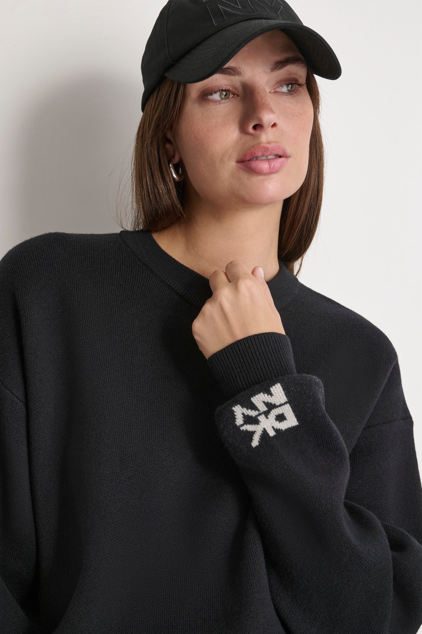 LONG SLEEVE CREW NECK SWEATER