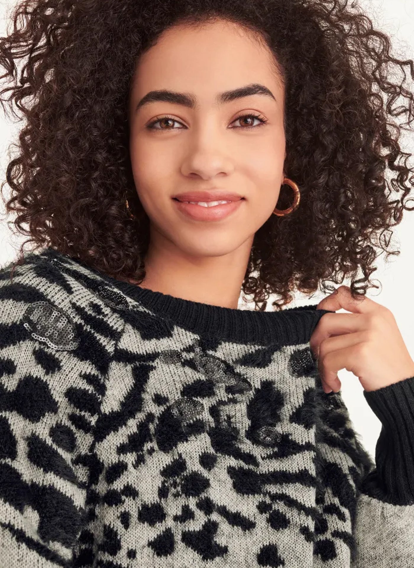 Long Sleeve Crew Neck Sweater With Sequin